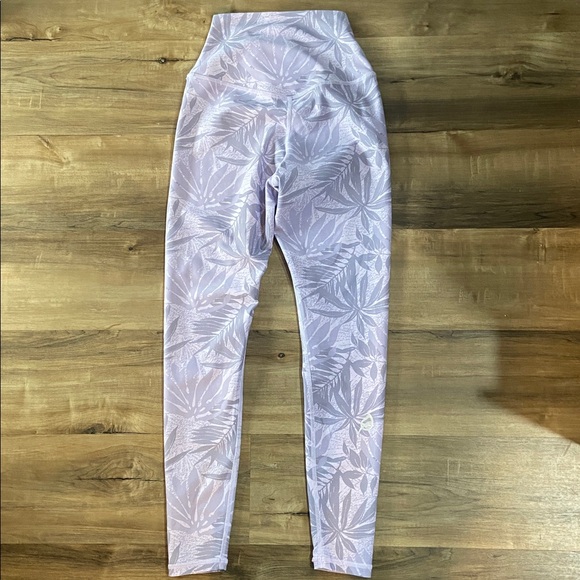 P'tula Pastel Purple Leaf Print Leggings - Picture 4 of 8
